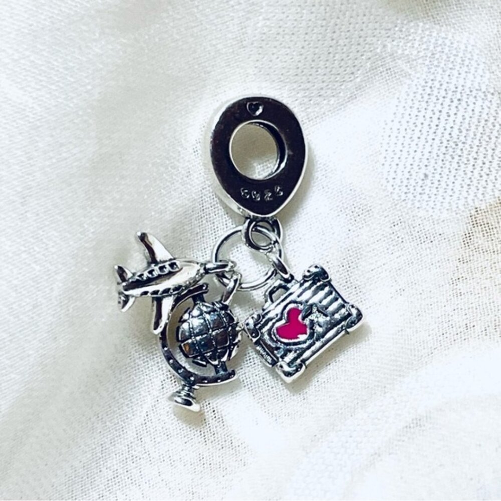 ✈️🌍 NWOT Travel Lovers Charm – Airplane, Globe & Suitcase 🎒✨